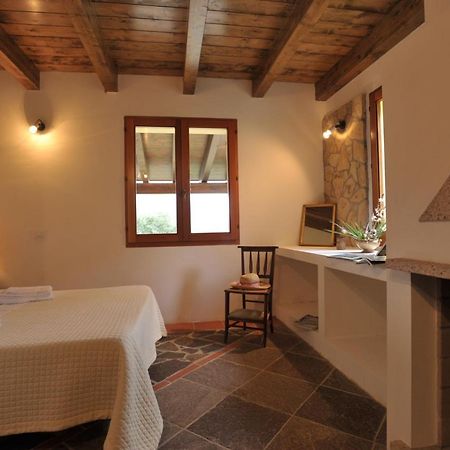 Lierus B&B Gonnosfanadiga Bagian luar foto
