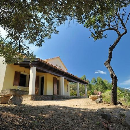 Lierus B&B Gonnosfanadiga Bagian luar foto