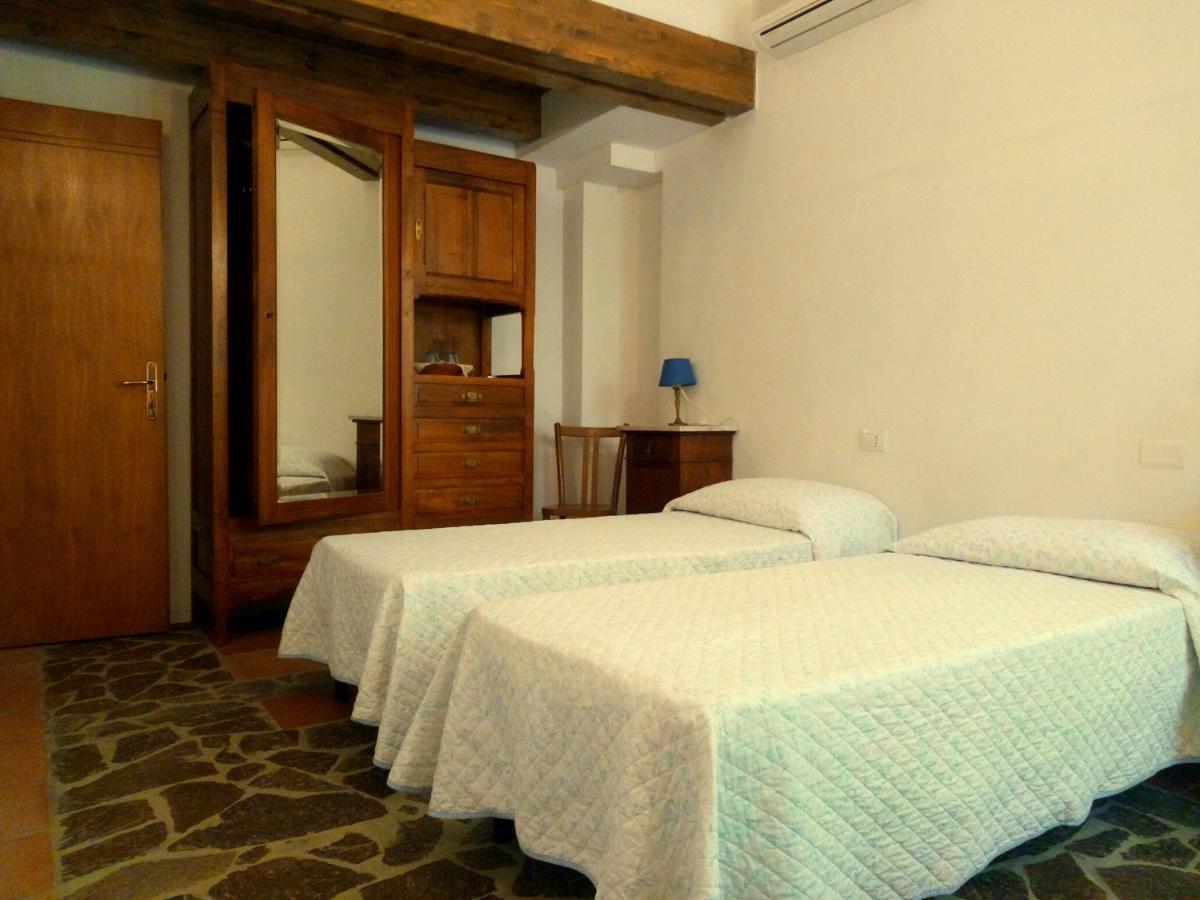 Lierus B&B Gonnosfanadiga Bagian luar foto