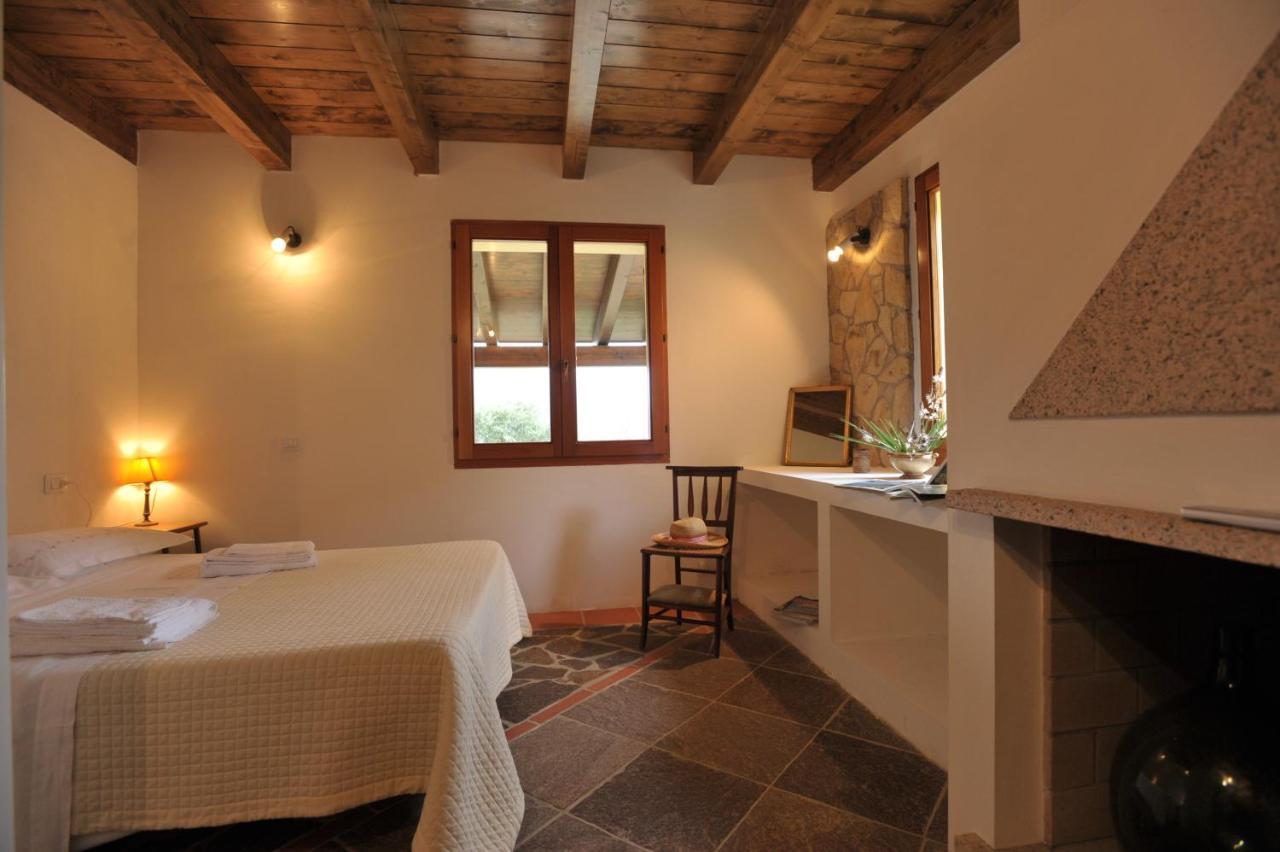 Lierus B&B Gonnosfanadiga Bagian luar foto