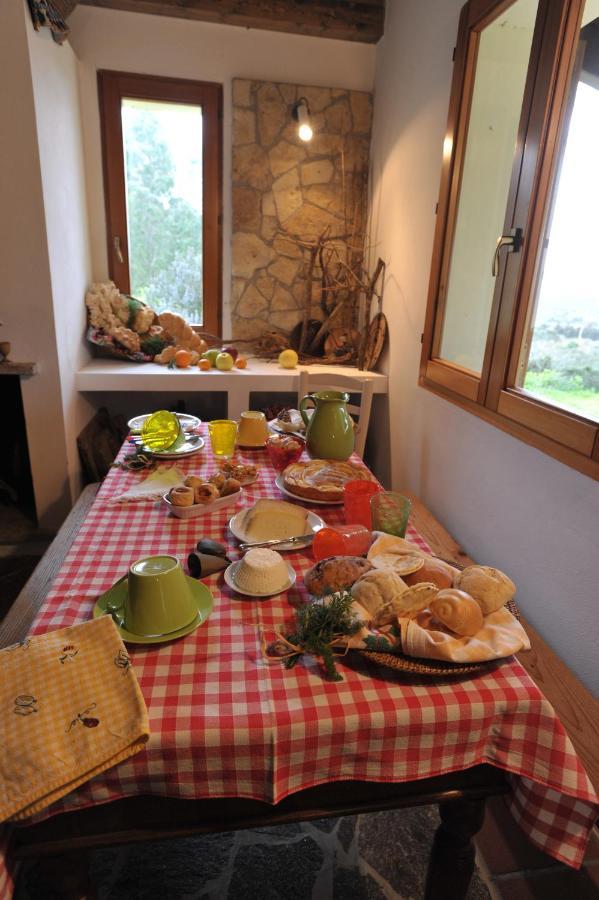 Lierus B&B Gonnosfanadiga Bagian luar foto