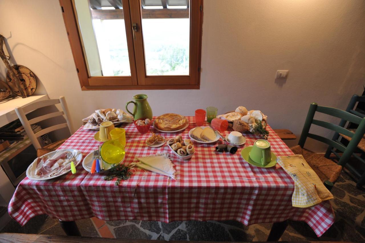 Lierus B&B Gonnosfanadiga Bagian luar foto