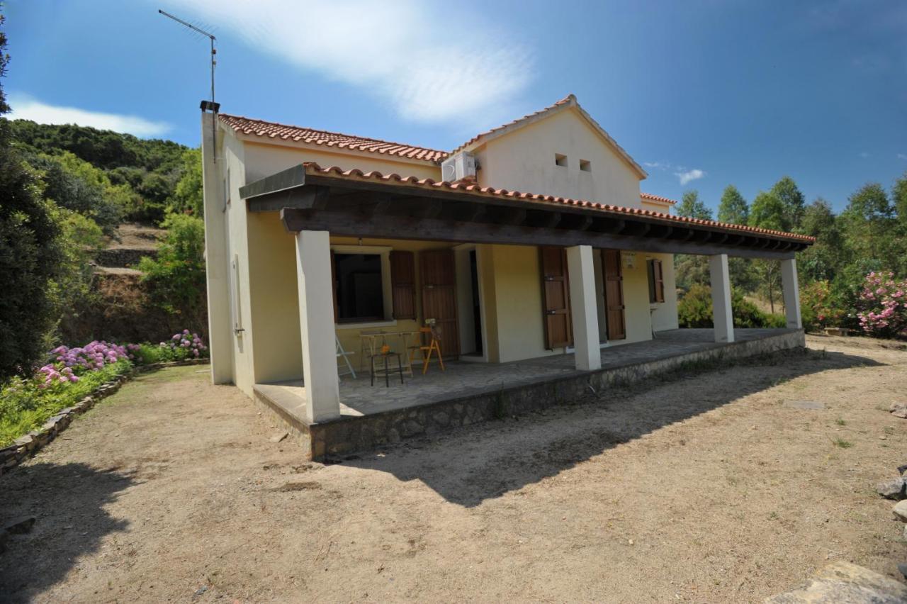 Lierus B&B Gonnosfanadiga Bagian luar foto